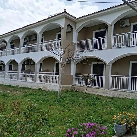 Dennis Apartments Kalamákion Zewnętrze zdjęcie